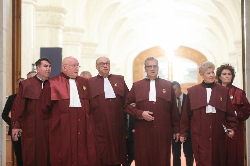Bolojan, despre primele de pensionare ale judecătorilor CCR: Sunt imorale. Nu avem bani în plus. Să se încadreze în buget