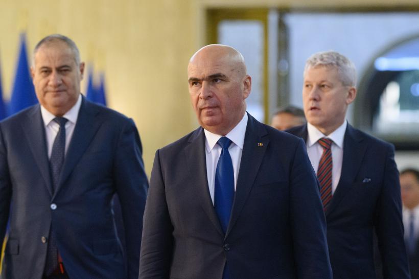 Surse: Bolojan amână anunțarea măsurilor fiscale de austeritate. PSD nu este acord cu majorarea TVA pentru alimente și medicamente