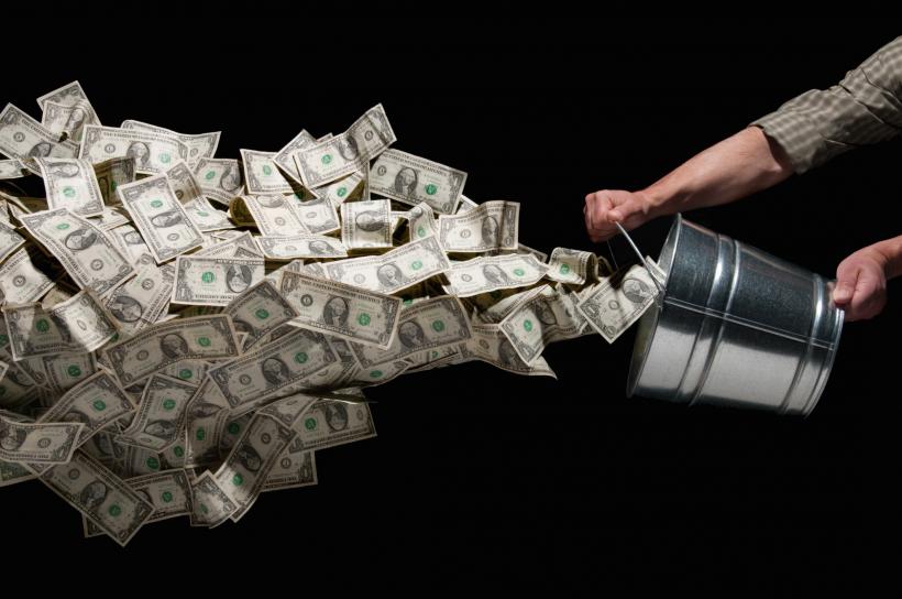 Seria sporurilor scandaloase. Toată conducerea unei companii de stat primea bonus de 10% pentru că în management era și o femeie