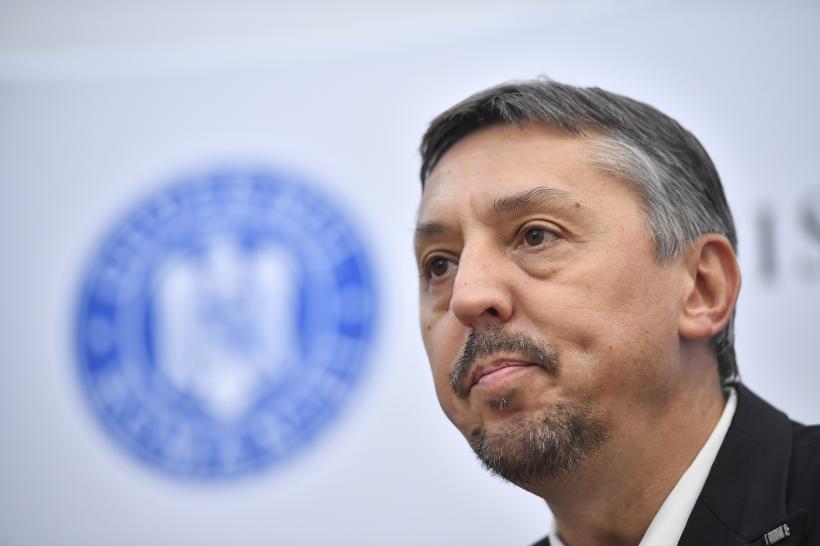 "Pe termen scurt, nu dăm afară, nu tăiem salarii." Mesajul ministrului David după asumarea răspunderii Guvernului pe legea austerității