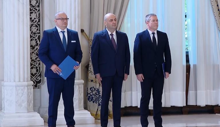 Schimb de gardă la CCR: noii judecători au depus jurământul. Pe cine au trimis Nicușor Dan, PSD și UDMR la Curtea Constituțională