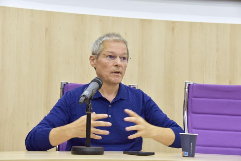 Surse: Nicușor Dan ia în calcul să-l propună pe Dacian Cioloș pentru șefia SRI sau SIE
