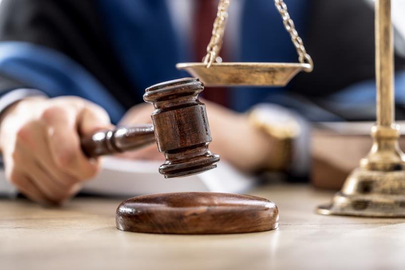 CSM îl acuză pe Ilie Bolojan de dictatură și „distrugerea justiției”, din cauză că magistrații nu se vor mai pensiona la 47 de ani
