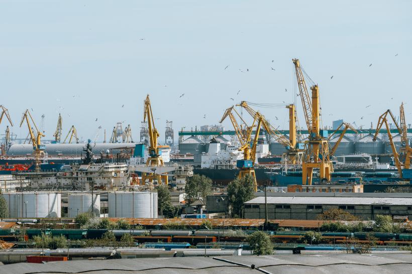 În plină austeritate, Compania Națională „Administrația Porturilor Maritime” a dat bonusuri salariale de 4 milioane de euro