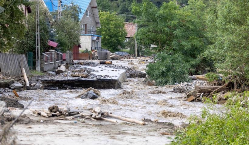 Nicușor Dan, după inundațiile devastatoare: „Sunt profund afectat de pierderile de vieți omenești. Sunt în contact cu autoritățile”