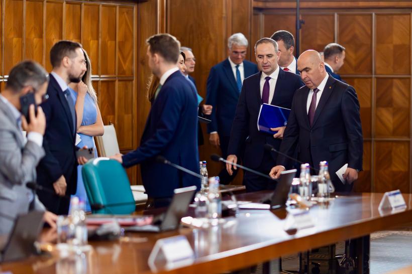 Surse: Pachetul doi cu măsurile de austeritate anunțate de Ilie Bolojan a fost amânat. Tăierea pensiilor speciale este pe listă
