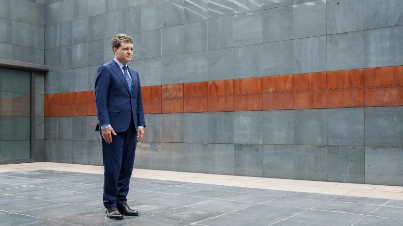 Editorial FT despre Nicușor Dan: Cum să învingi populiștii în țări exploatate de roboții ruși. Ce este „puterea tăcerii strategice”