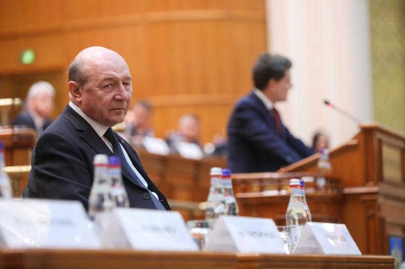 Traian Băsescu i-a cerut lui Nicușor Dan să îi dea înapoi indemnizația de fost președinte pentru ultimii 3 ani. Primește și o vilă