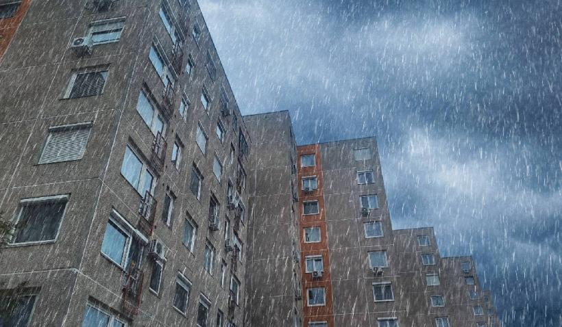 Coduri portocalii și galbene de furtuni și inundații. Ministerul Mediului: „Zonele vizate vor fi monitorizate cu atenţie”