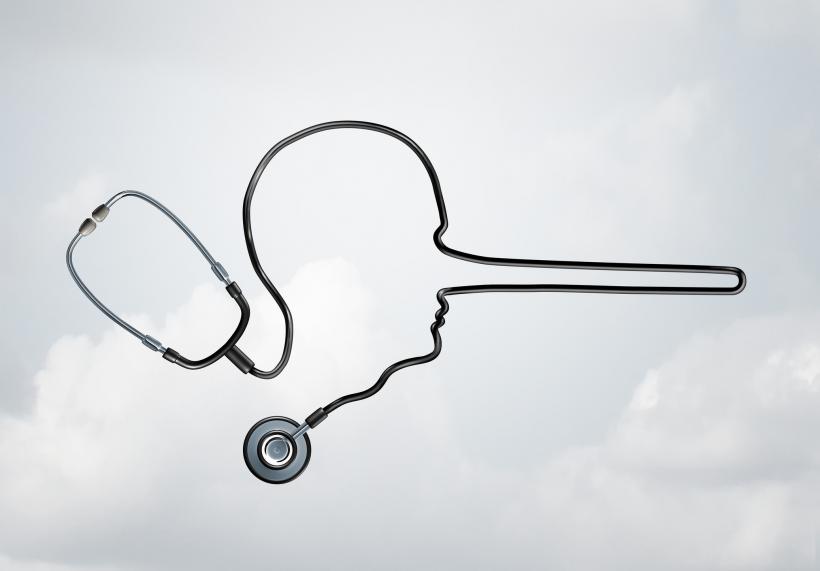 Un medic controversat publică un fake-news despre cum „vaccinul Covid se ia”. Colegii ei se revoltă: „Inepții grosolane”