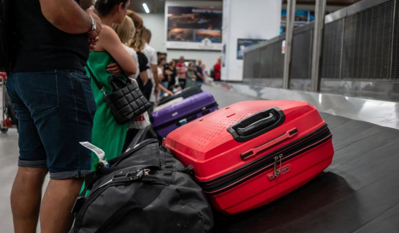 Ryanair își plătește angajații cu bonusuri de 2,5 euro pentru fiecare bagaj de mână supradimensionat depistat la pasageri