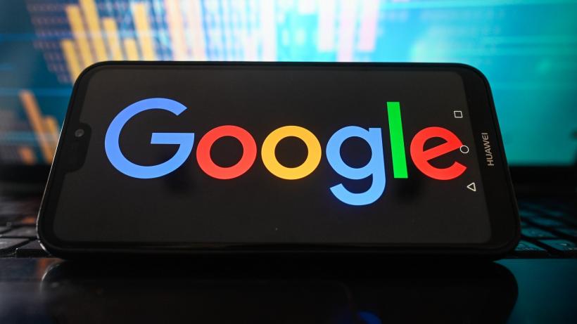 Google scapă de obligația de a vinde Chrome sau Android, dar va trebui să împartă date cu rivalii săi
