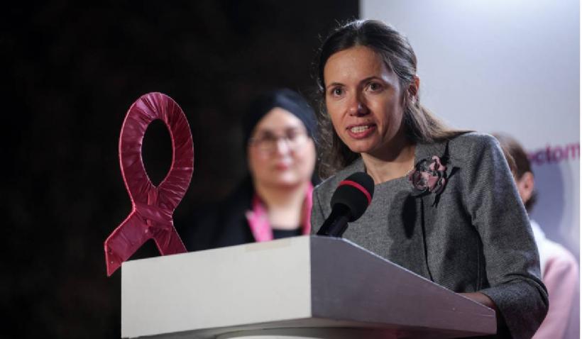 Mirabela Grădinaru, partenera președintelui Nicușor Dan, a participat la aprinderea luminilor roz la Palatul Cotroceni