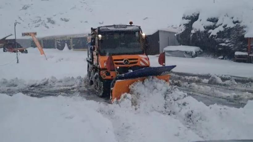 Transfăgărășan a fost închis. CNAIR anunță „ninsori abundente, viscol și strat de zăpadă” pe DN7C: Ce sectoare de drum sunt afectate