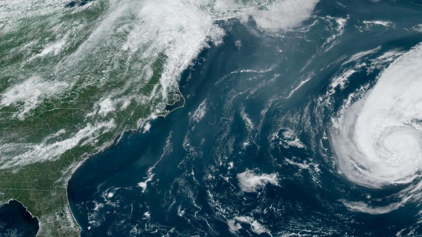 Furtuna Jerry se intensifică rapid în Atlantic. Meteorologii avertizează că se transformă într-un uragan