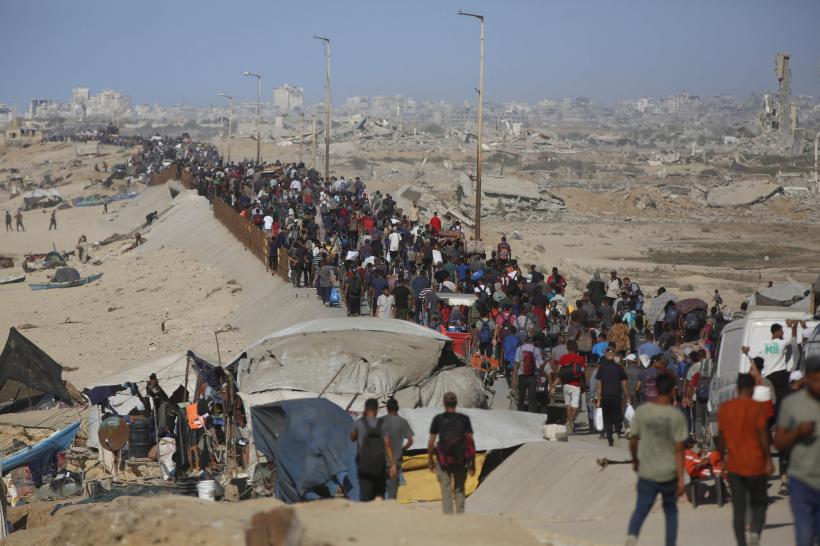 Imaginile durerii și neputinței: Palestinienii se întorc în...