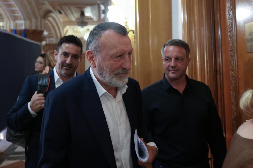 Claudiu Manda vrea să îi ia locul lui Paul Stănescu în PSD și candidează la funcția de secretar general al partidului