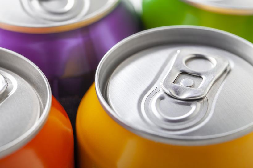 Riscurile ascunse ale băuturilor carbogazoase. Studiul care ne-ar putea face să bem doar apă