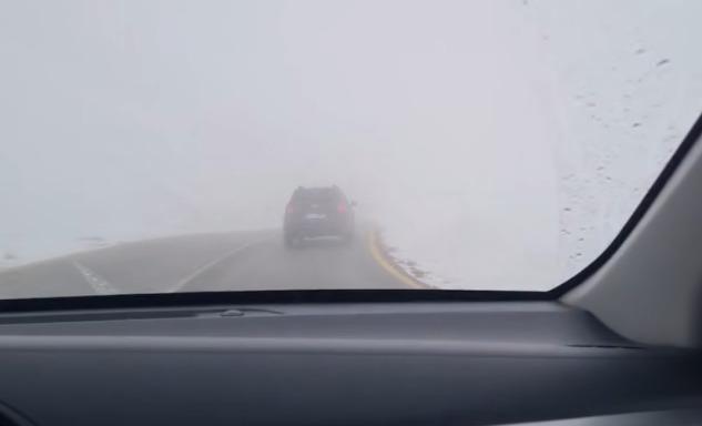 Încă un sector al şoseleii Transalpina se închide din cauza vremii