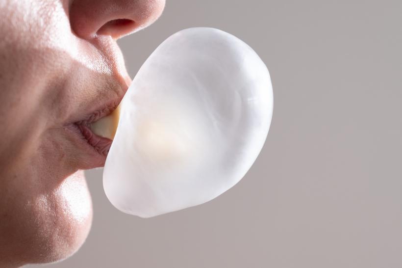 S-a inventat guma de mestecat care detectează virusurile gripale în câteva minute. Cum funcţionează