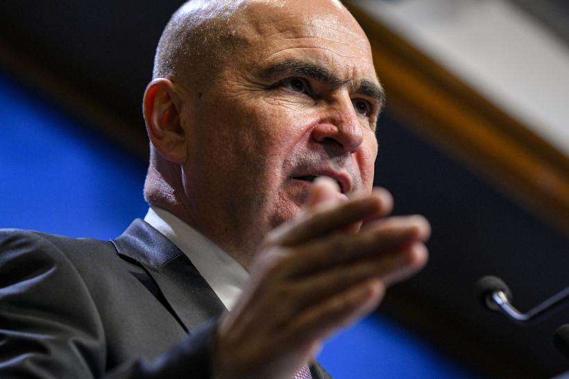Ilie Bolojan a fost huiduit de câțiva oameni la Carei: „Eu sunt obişnuit, n-am probleme din astea”. Jandarmii au amendat două persoane