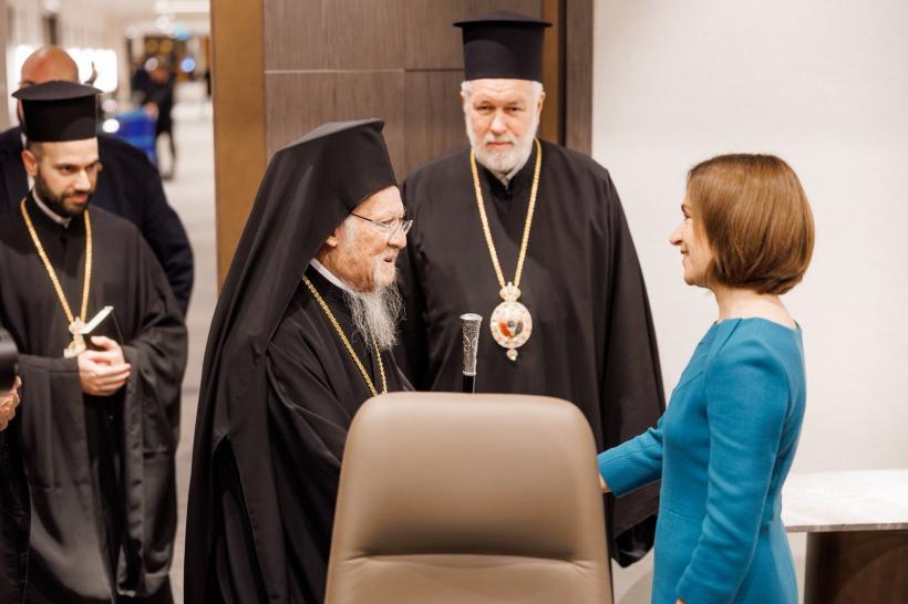 Maia Sandu, mesaj la sfințirea Catedralei Naționale: "Un moment de reflecție asupra felului în care ne leagă credința și tradițiile"