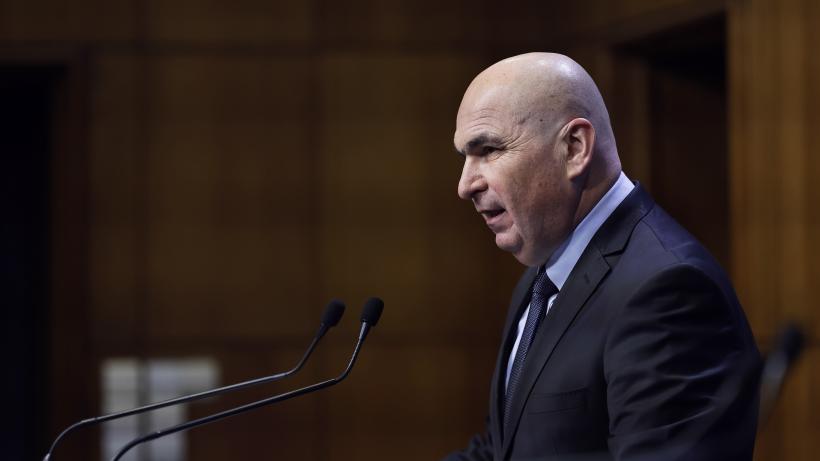 Premierul Bolojan, despre vila în care locuieşte: "Nu am stat ilegal, n-am intrat pe geam"