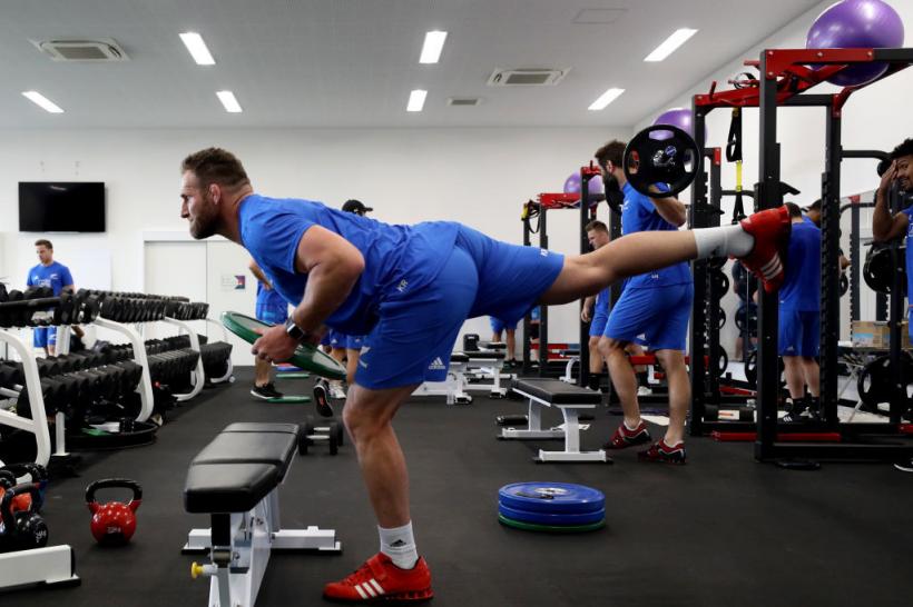 Provocarea care a stârnit isterie: o sală de sport a anunțat că oferă un Porsche celui care reușește să slăbească 50 kg în 3 luni