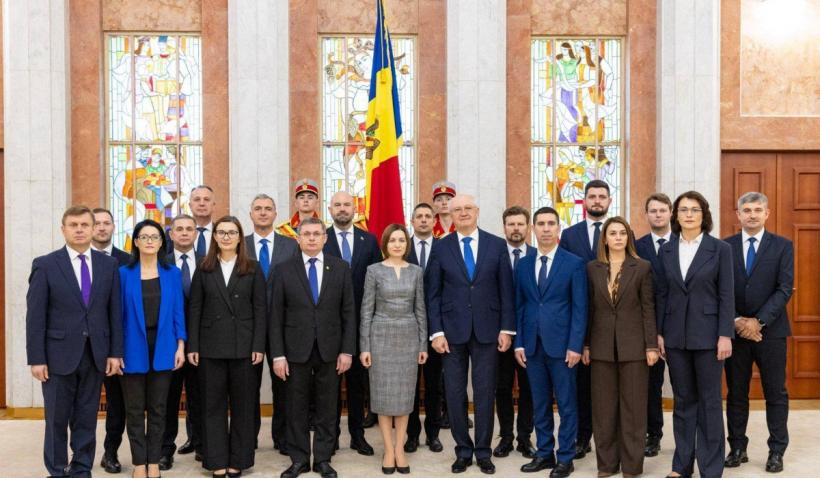 Noul Guvern de la Chişinău a depus jurământul, după ce premierul Alexandru Munteanu a primit votul de încredere în Parlament