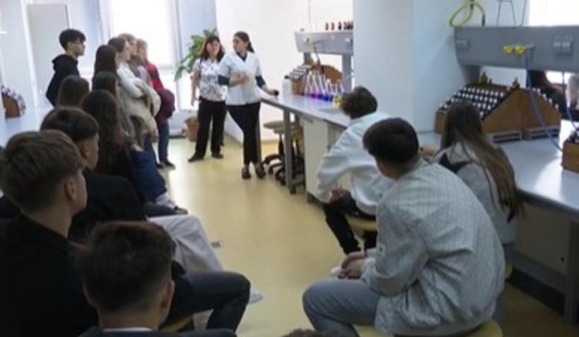 Elevii olimpici din Alexandria au vizitat marile orașe și universitățile de top din România: „Ne dezvoltă și pe plan personal”