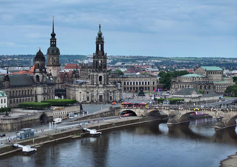 Cum a reconstruit Dresda palatul regal distrus de bombardamentul din 1945. Restauratorii au folosit tehnici de acum sute de ani