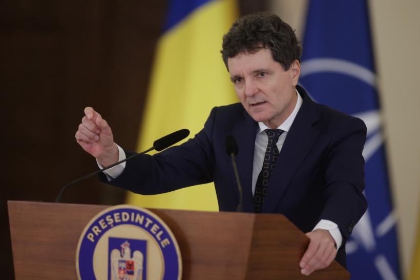 Nicușor Dan atacă la CCR legea privind folosirea gratuită a plajelor de pe Litoralul Mării Negre