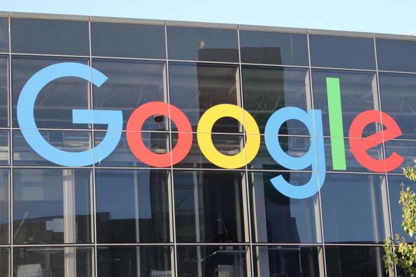 Comisia Europeană anchetează Google pentru retrogradarea conținutului media în căutări. Compania riscă noi amenzi de miliarde de euro