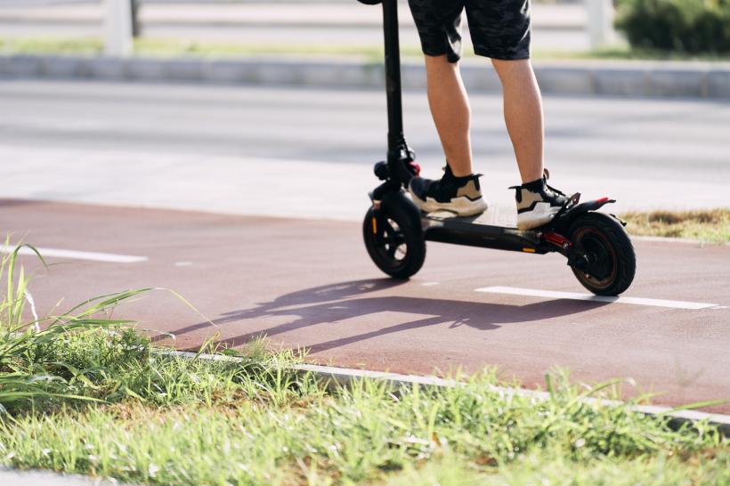 RCA pentru trotinete și biciclete electrice. Legea a fost promulgată. Cine trebuie să își facă asigurare