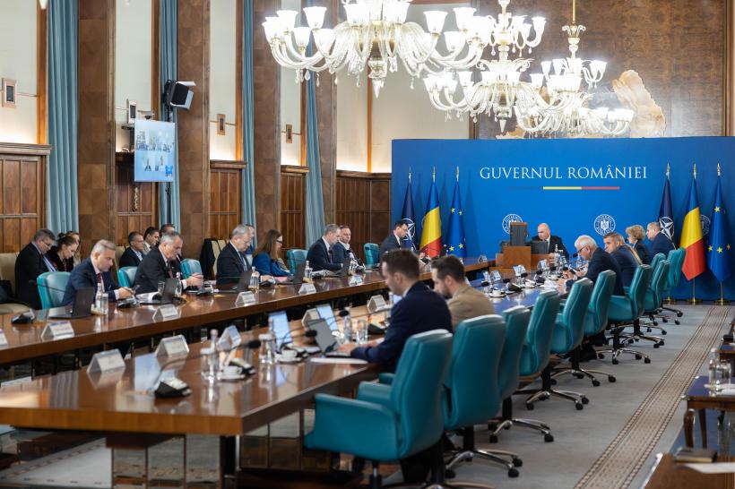 Se interzice cumulul pensie salariu la stat. Pensionarii care rămân angajați trebuie să renunțe la 85% din pensie. Ce excepții sunt