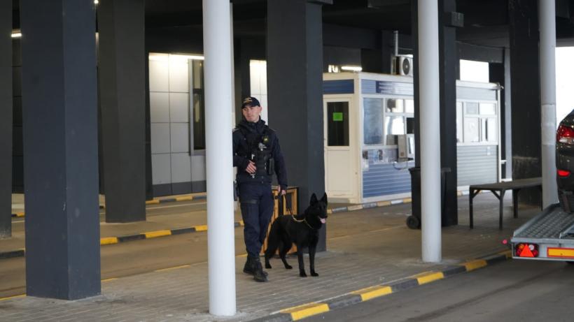 Alertă la graniță. Un camion care ar fi plin cu armament a fost oprit la vama Albița. Surse: Urma să ajungă în Israel