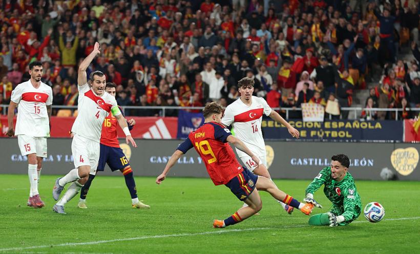 Un ceas de lux și două inele cu valoare totală de 300.000 de euro au fost furate din vestiarul naționalei Turcia, în Sevilla