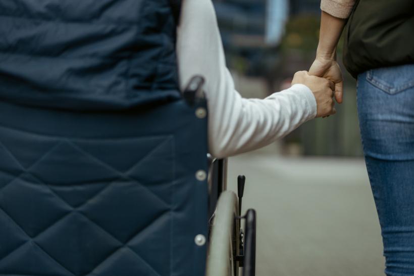 Un nou proces câștigat de FACIAS: Înalta Curte obligă Guvernul să actualizeze legislația privind protecția persoanelor cu dizabilități