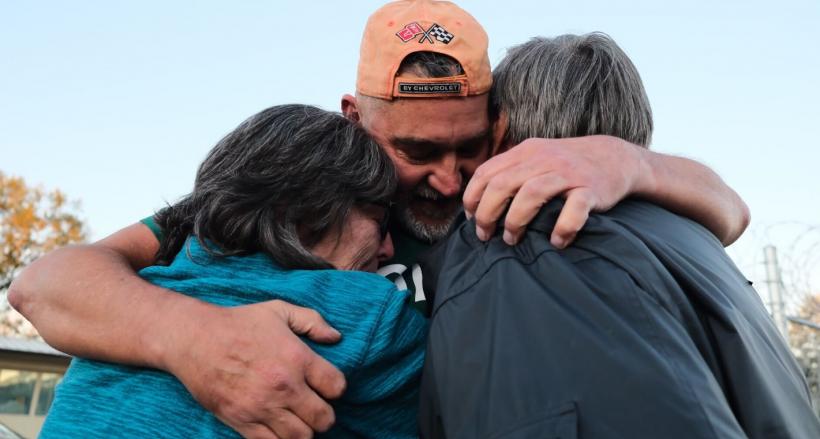 Cazul tulburător al bărbatului eliberat după ce a stat 30 de ani pe culoarul morții. O filmare arată ce s-a întâmplat, de fapt, în 1998