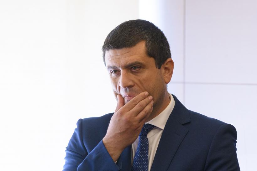 Surse: Ședință la USR, după demisia lui Moșteanu. Radu Miruță va prelua interimar funcția de Ministru al Apărării