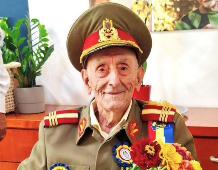Preşedintele Nicuşor Dan a oferit o singură decoraţie cu ocazia Zilei Naţionale. Cine e veteranul de război Ion Vasile Banu