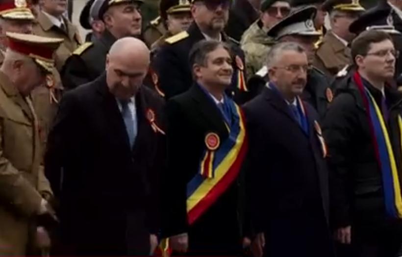 Scandal după ce „suveraniștii” au huiduit în timpul imnului la Alba-Iulia. Simion și Georgescu, interzis la mitinguri de 1 Decembrie