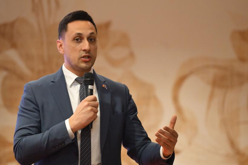 Culisele retragerii lui Vlad Gheorghe din alegerile pentru Primăria Capitalei: “Am vorbit cu premierul Bolojan și ne-am uitat pe cifre”