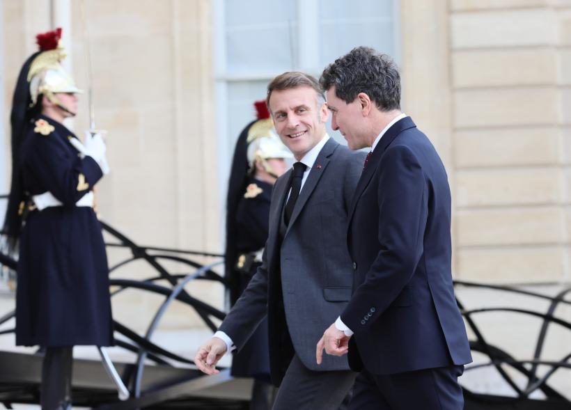 Întâlnirea dintre Nicușor Dan și Emmanuel Macron, în imagini. Cum a fost primit președintele României la Palatul Elysee