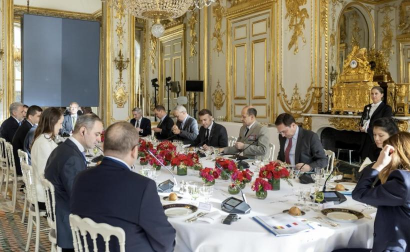 Ministrul Finanţelor, după întâlnirea cu Macron: "Discuţiile au reconfirmat soliditatea relaţiei strategice dintre România şi Franţa"