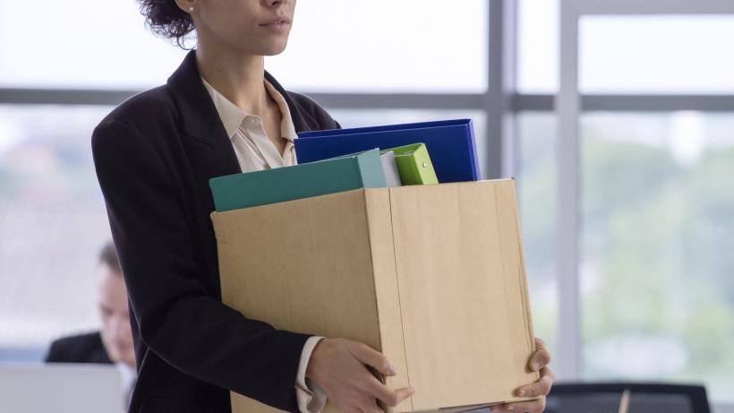 O femeie a fost concediată pentru că a venit la serviciu cu 45 de minute mai devreme