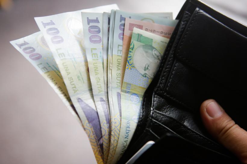 Ce condiții trebuie îndeplinite anul viitor pentru ca pensiile și salariile să crească din 2027. Explicațiile unui analist economic