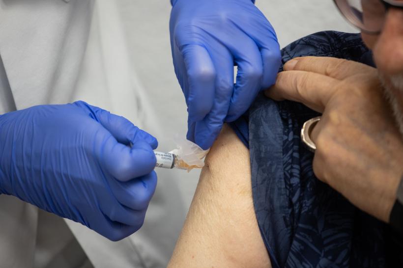 Cazurile de gripă se răspândesc alarmant în Europa, inclusiv în România. Anunțul OMS despre o nouă tulpină periculoasă