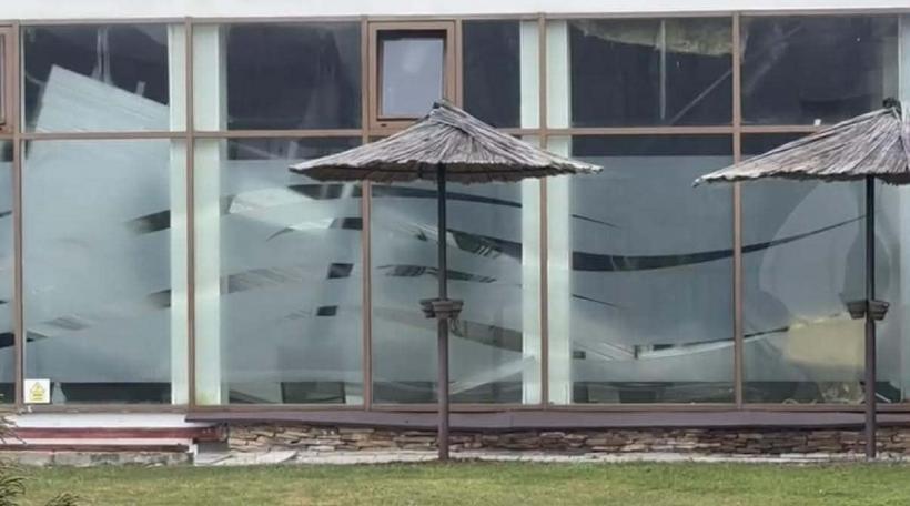 Tavanul de la Hotelul Hilton din Sibiu a căzut peste oamenii aflați în piscină. 8 persoane, extrase de SMURD, printre care 3 copii