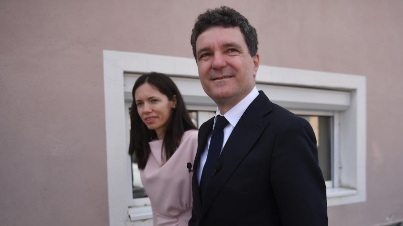 Cum s-au cunoscut Mirabela Grădinaru şi Nicuşor Dan, în Club A: "Era aglomerat, dar el era relaxat şi avea o privire foarte caldă"